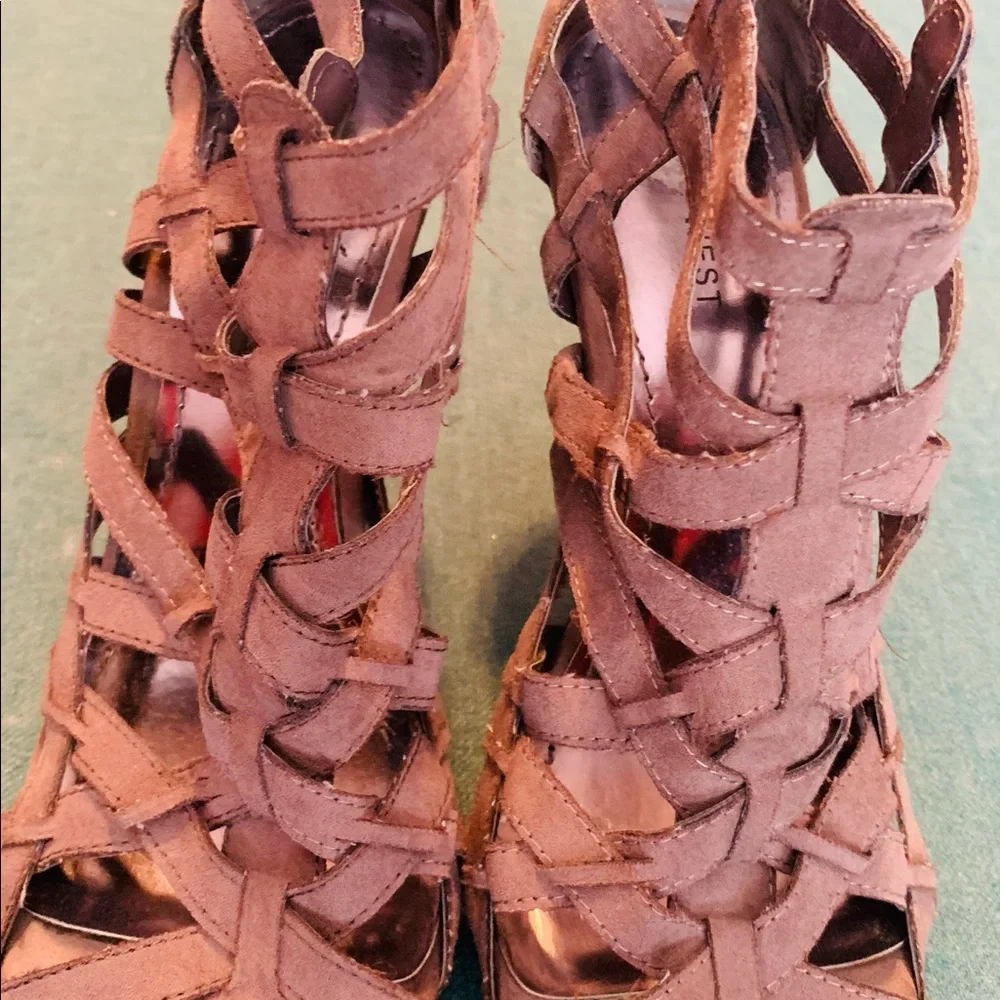 Nine West Suede Neutral Taupe Colored Strap Sandals Size 8